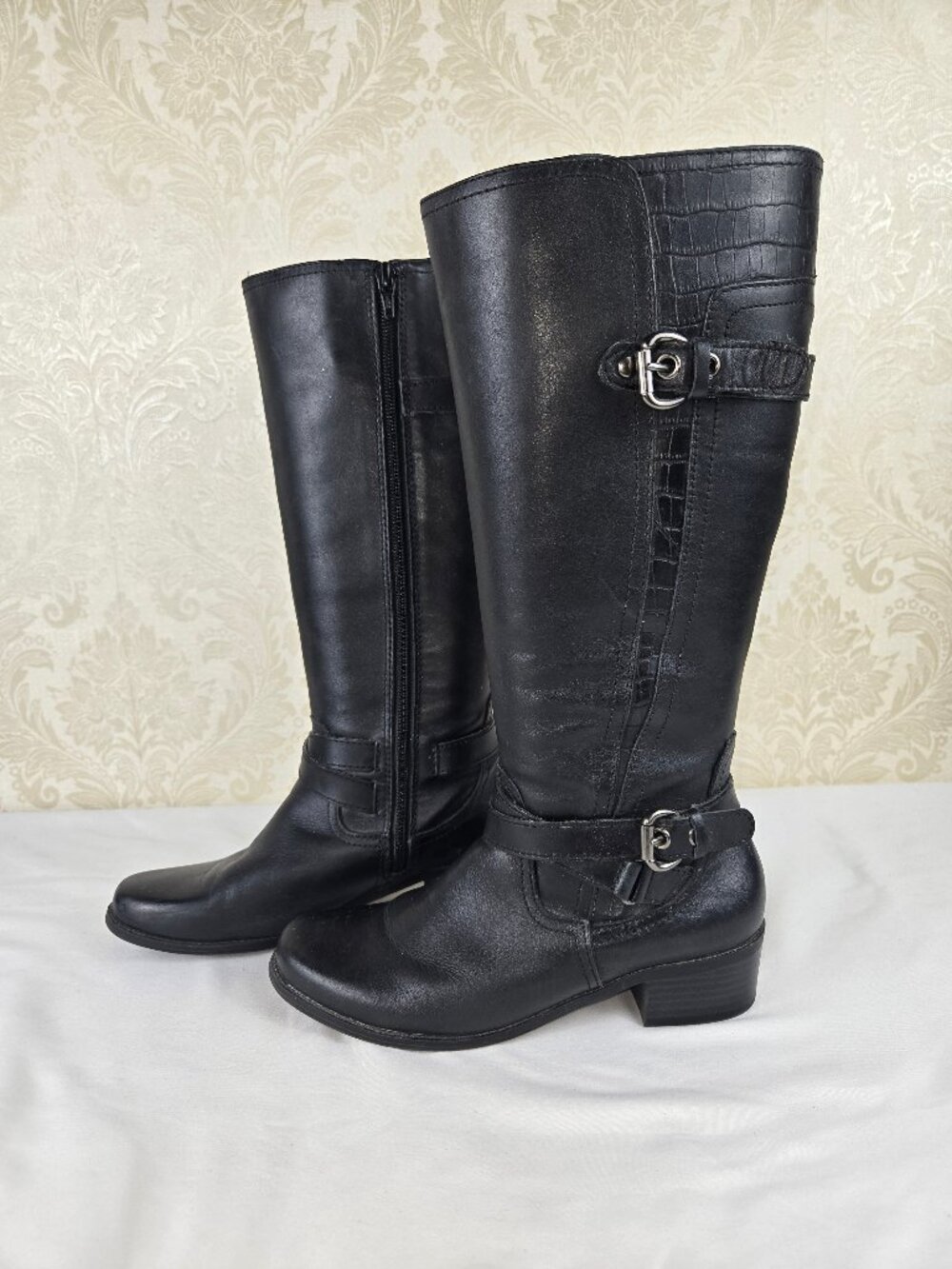 Liz & Co Size 6-1/2M Black Leather Knee High Boots Inside Zip Decorative Straps